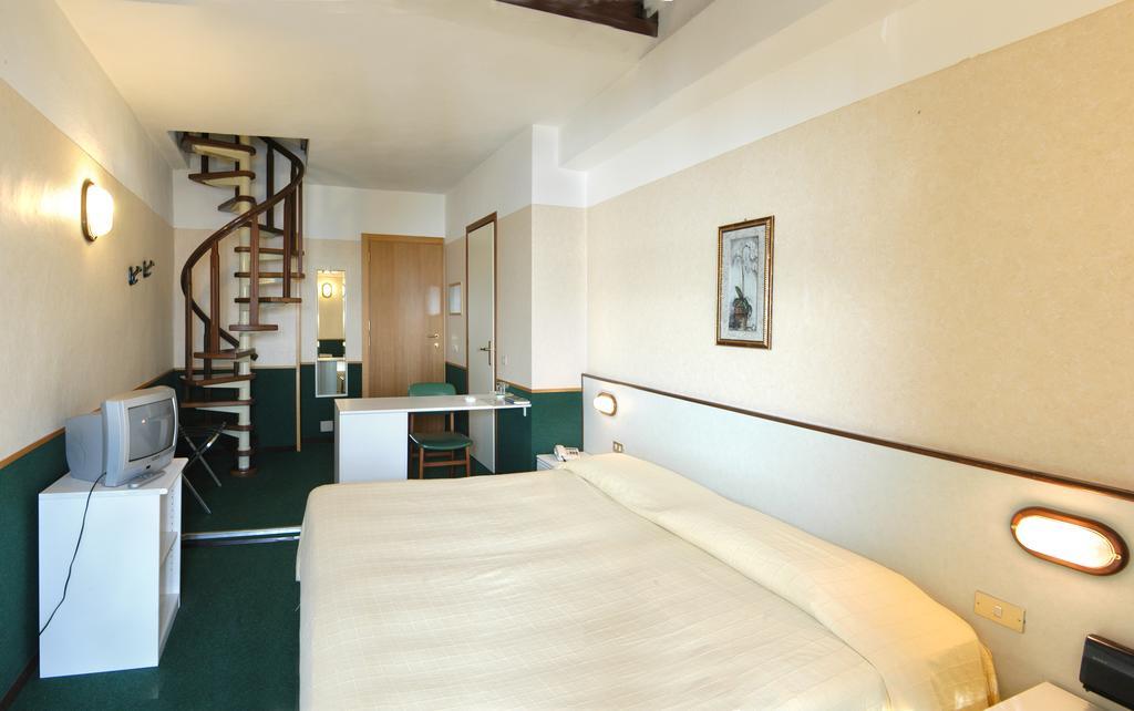 Hotel Eden บาเวโน ภายนอก รูปภาพ