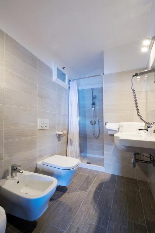 Hotel Eden บาเวโน ภายนอก รูปภาพ