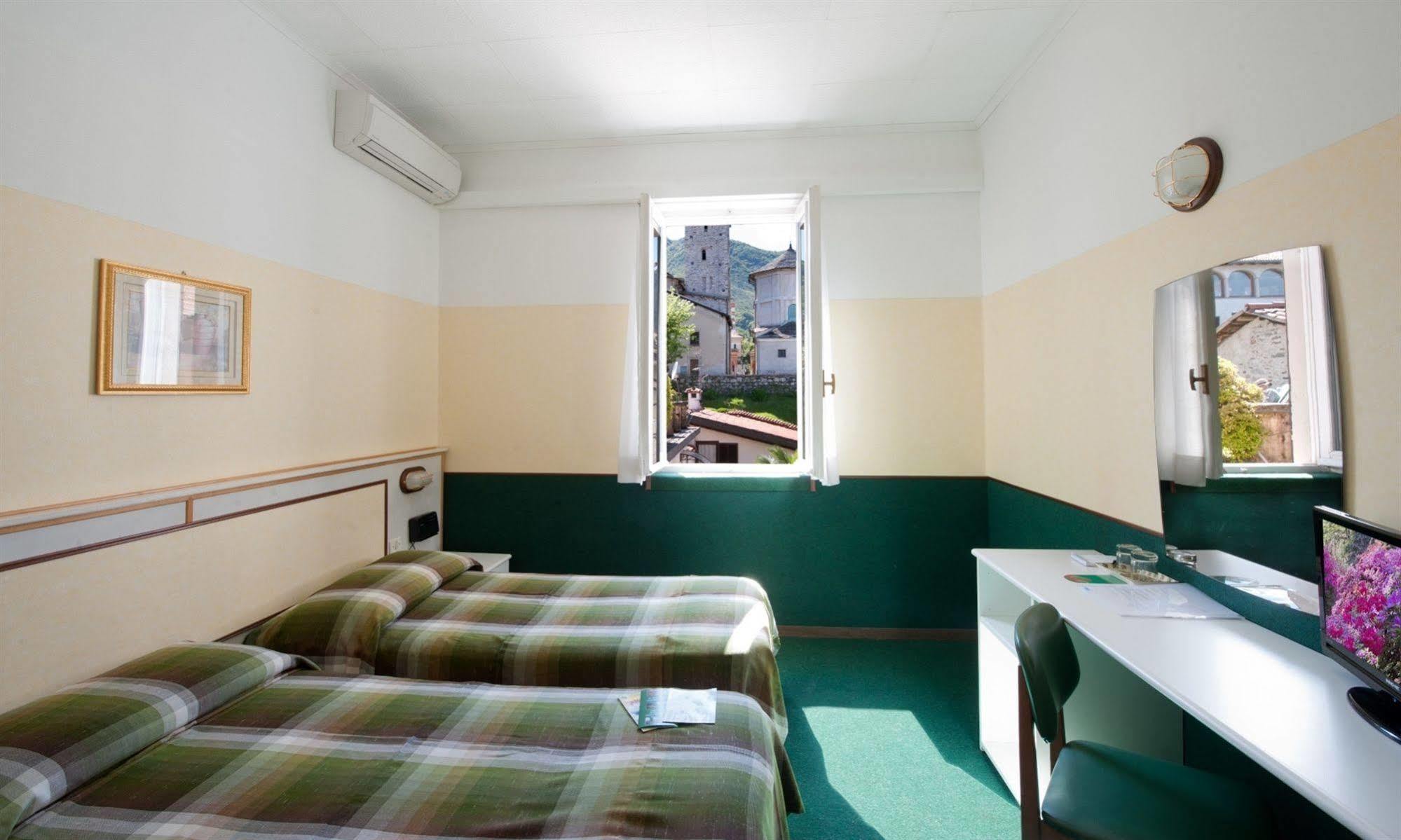 Hotel Eden บาเวโน ภายนอก รูปภาพ