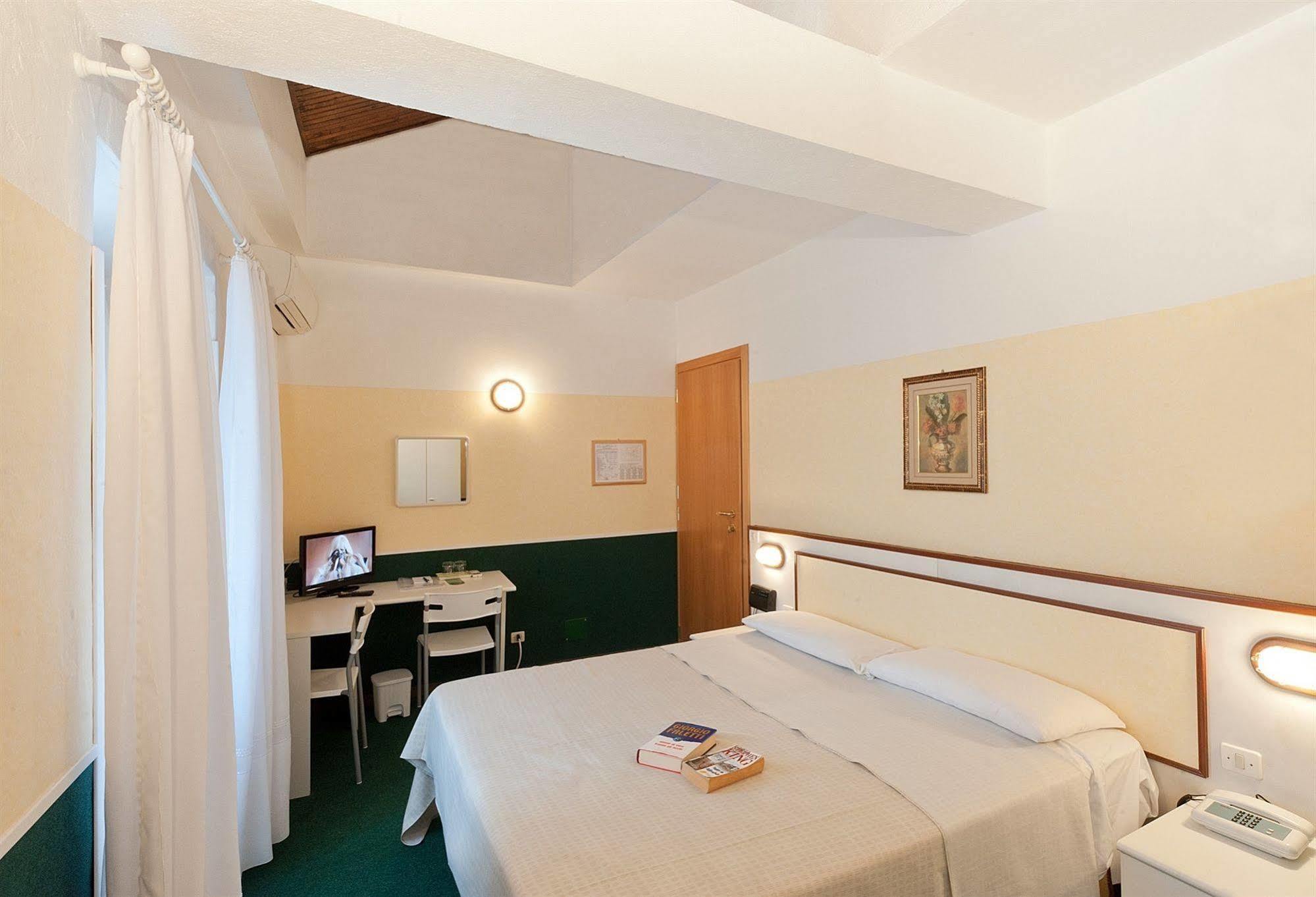 Hotel Eden บาเวโน ภายนอก รูปภาพ